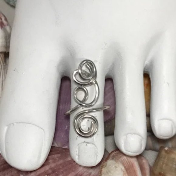 Toe Ring - Sterling Silver Toe Ring- Midi Ring, Free Spirit One Toe Ring - Picture 6 of 7